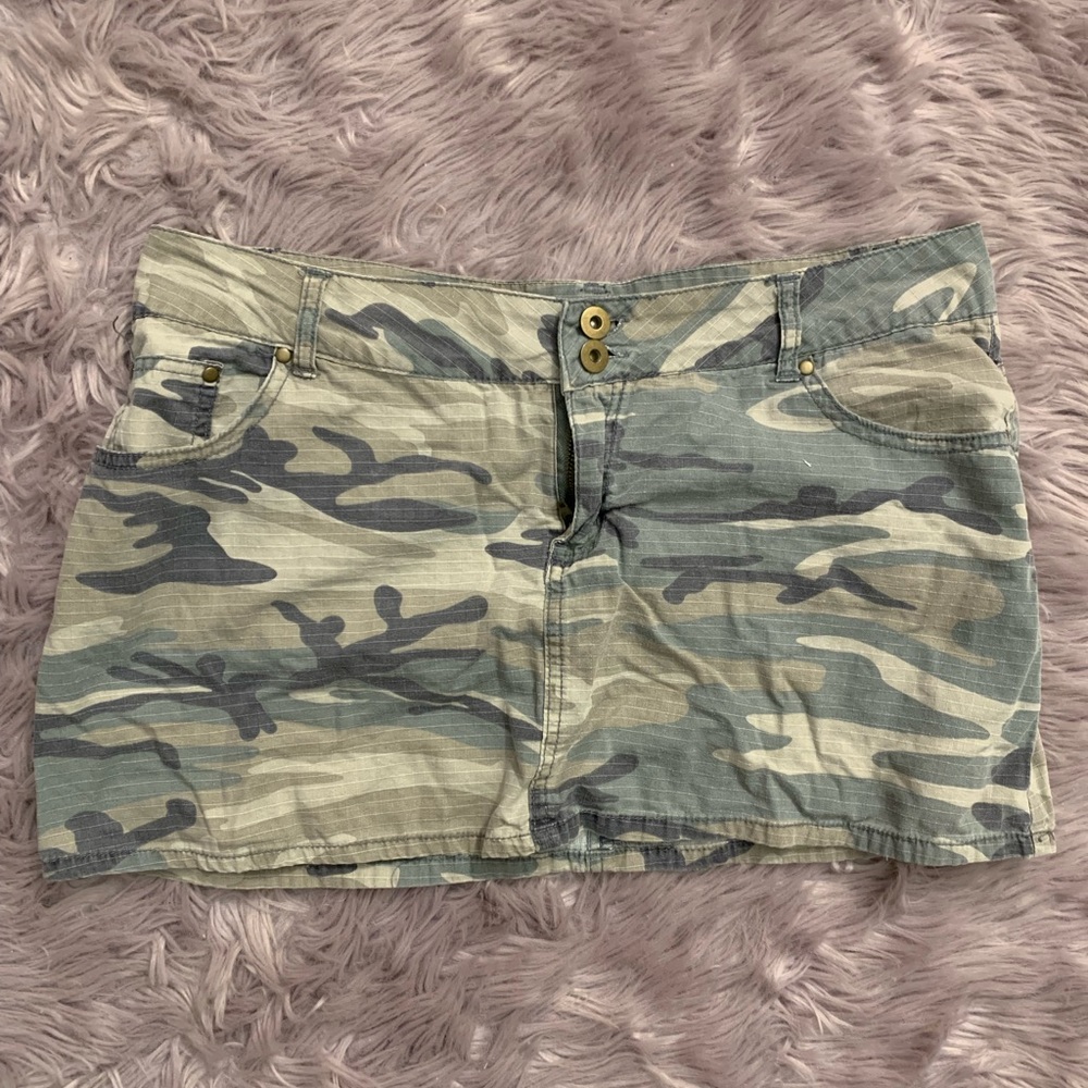 Camo mini skirt